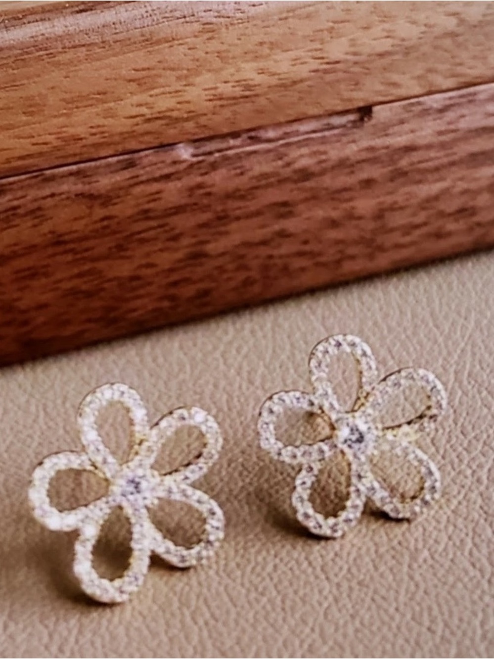 Beginning Boutique Rose Gold Floral Crystal Stud Earrings - Picture 3 of 3